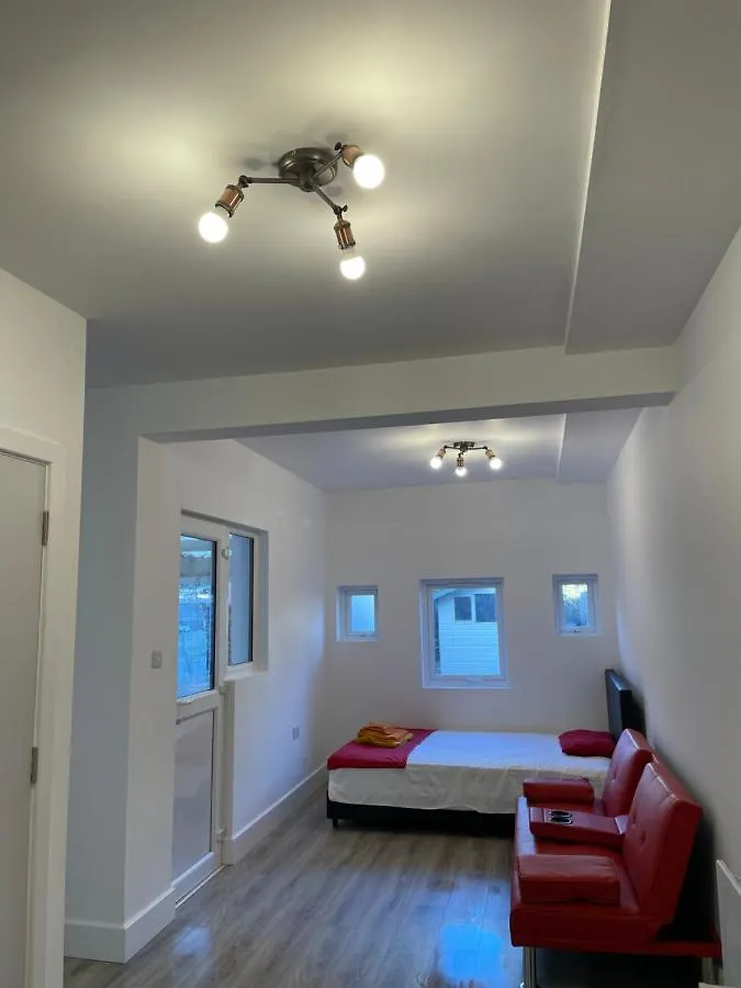 Stunning Twickenham Rugby Studio Flat Teddington Bed & Breakfast